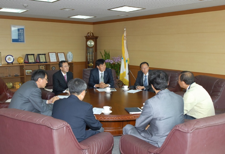 강원대학교 권영중 총장 방문 이미지